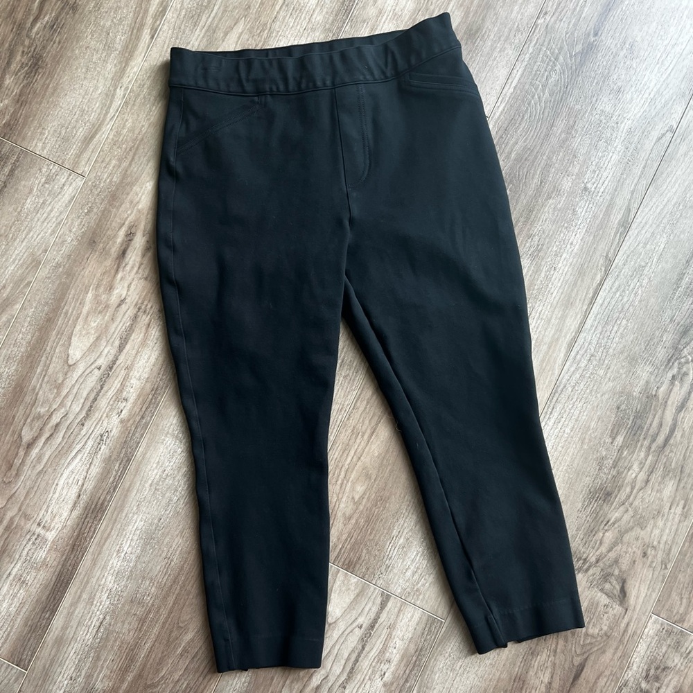 Spanx black pull on ankle pants in Preowned excellent condition large